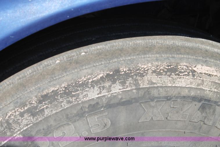 image for item J1446 1999 Peterbilt 377 semi truck