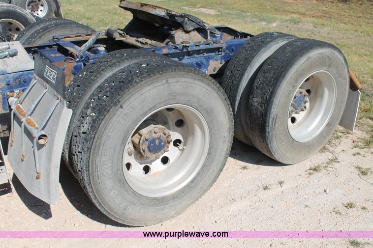 image for item J1446 1999 Peterbilt 377 semi truck