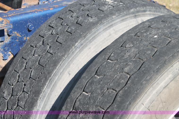 image for item J1446 1999 Peterbilt 377 semi truck