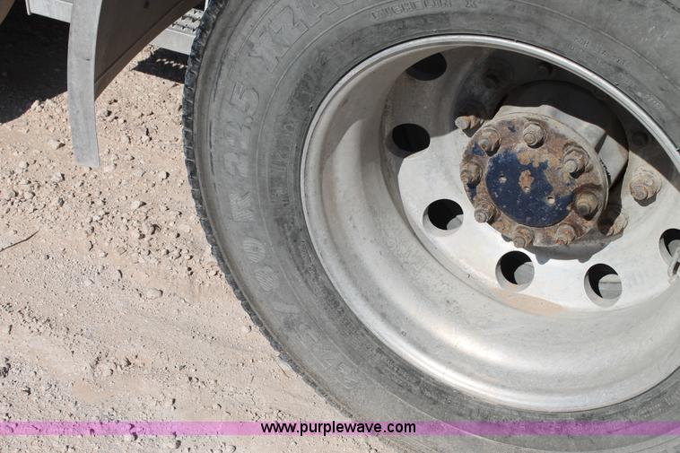 image for item J1446 1999 Peterbilt 377 semi truck