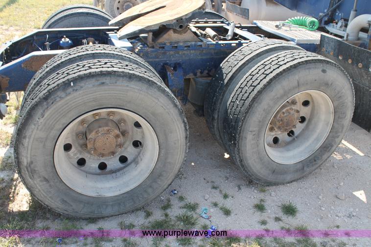 image for item J1446 1999 Peterbilt 377 semi truck