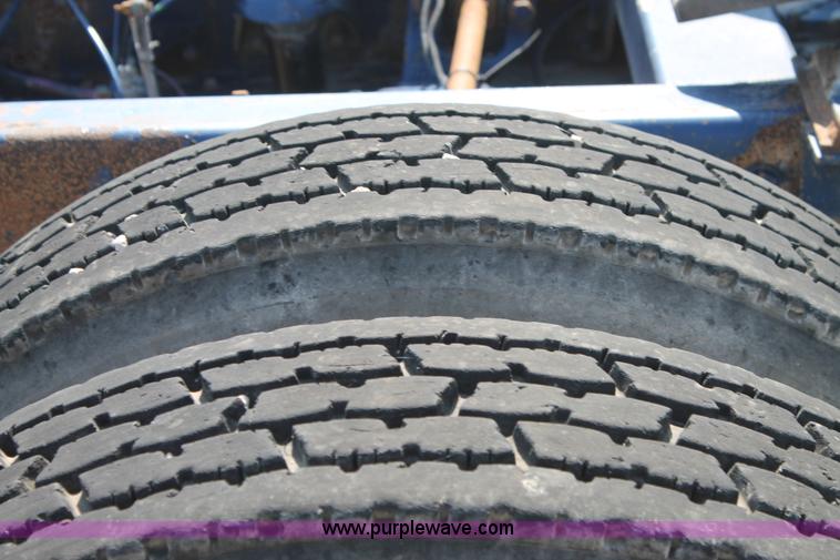 image for item J1446 1999 Peterbilt 377 semi truck