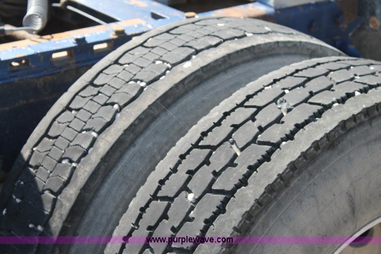 image for item J1446 1999 Peterbilt 377 semi truck