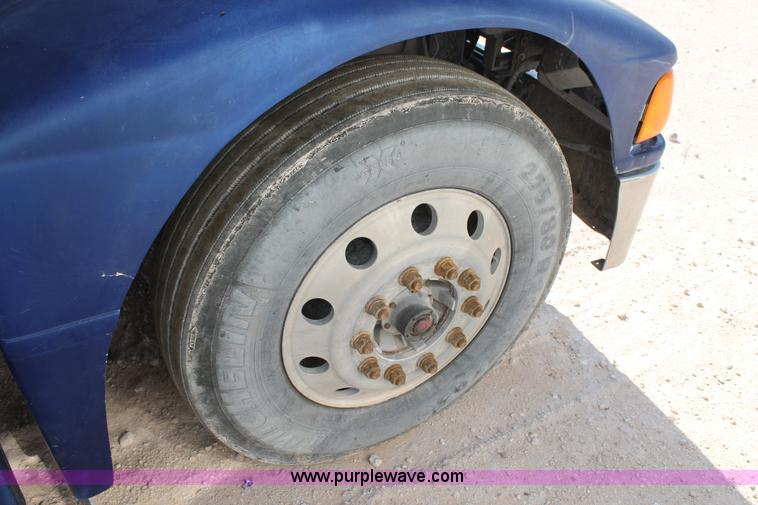 image for item J1446 1999 Peterbilt 377 semi truck