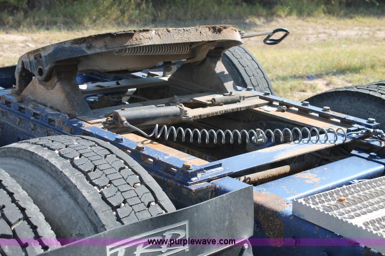 image for item J1446 1999 Peterbilt 377 semi truck