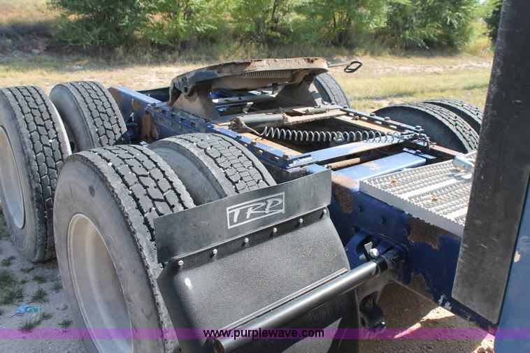 image for item J1446 1999 Peterbilt 377 semi truck