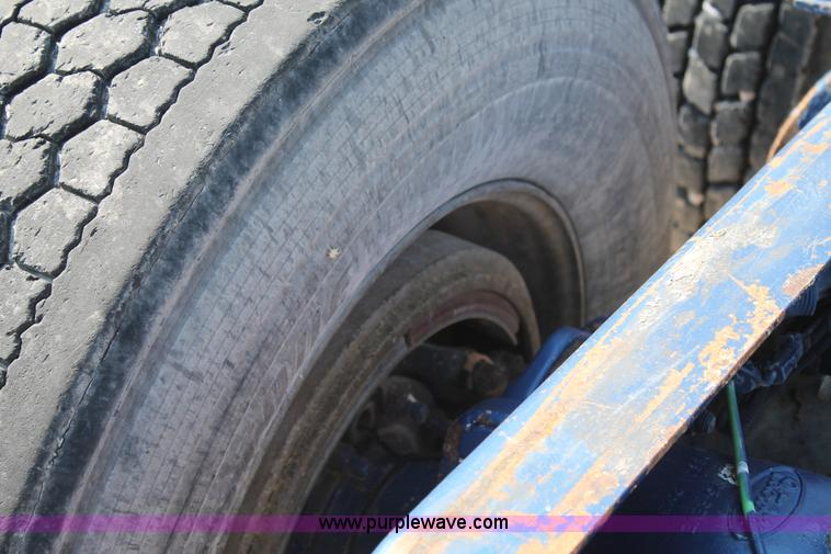 image for item J1446 1999 Peterbilt 377 semi truck