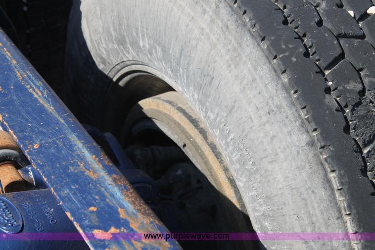 image for item J1446 1999 Peterbilt 377 semi truck