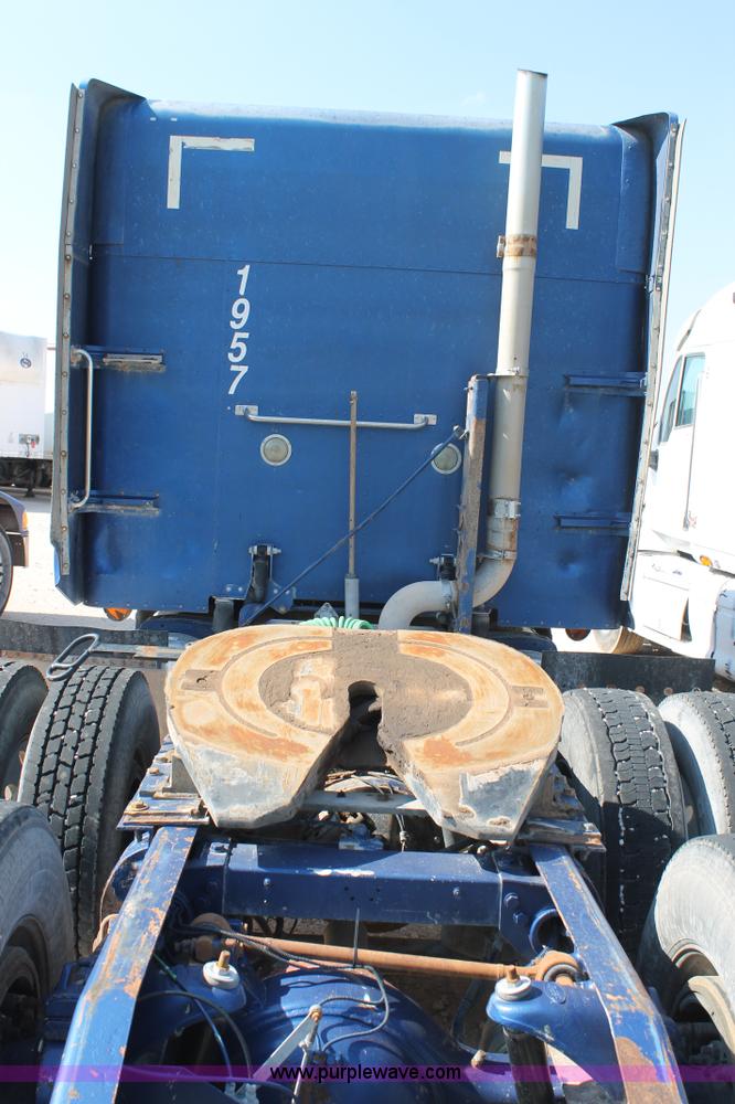 image for item J1446 1999 Peterbilt 377 semi truck