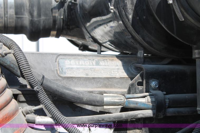 image for item J1446 1999 Peterbilt 377 semi truck