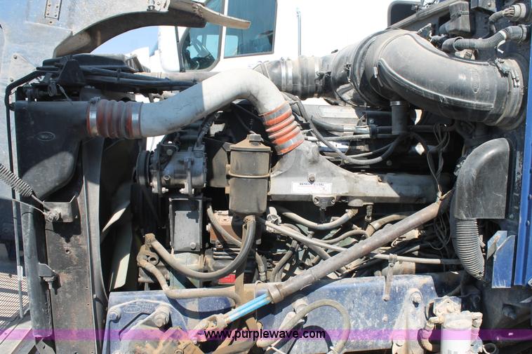 image for item J1446 1999 Peterbilt 377 semi truck