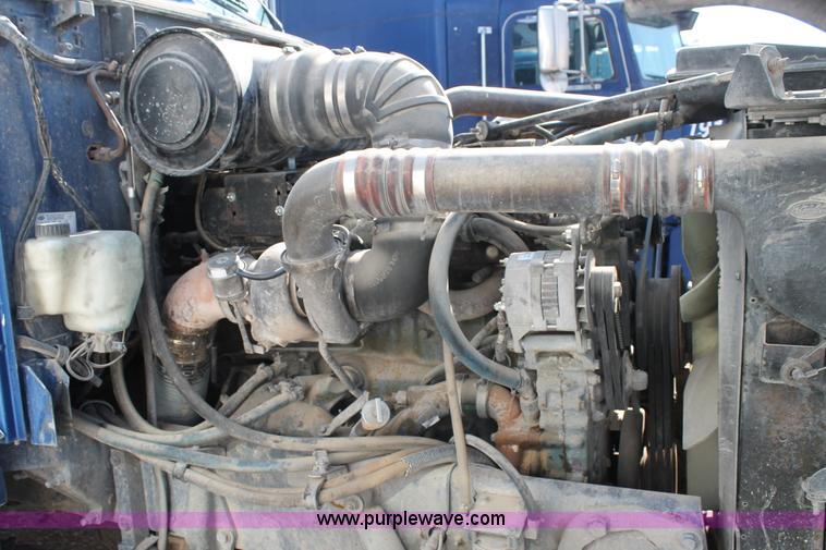 image for item J1446 1999 Peterbilt 377 semi truck