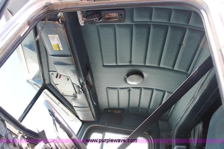 image for item J1446 1999 Peterbilt 377 semi truck