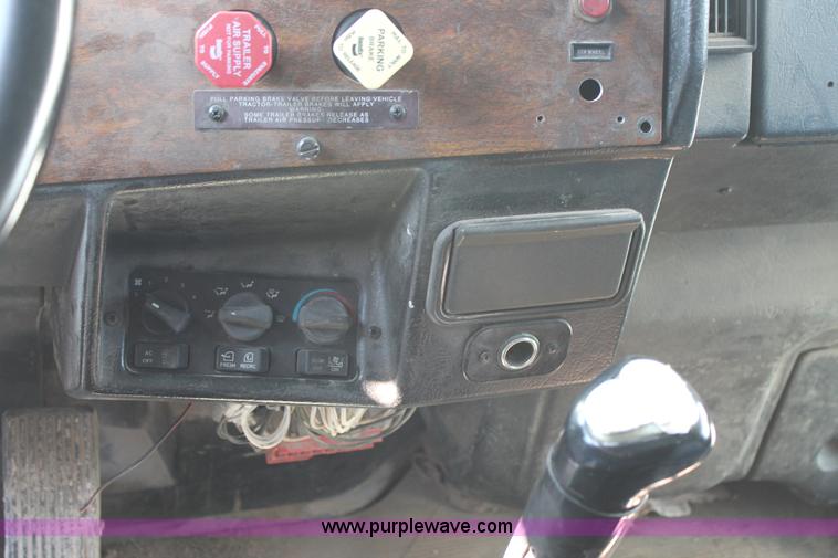 image for item J1446 1999 Peterbilt 377 semi truck