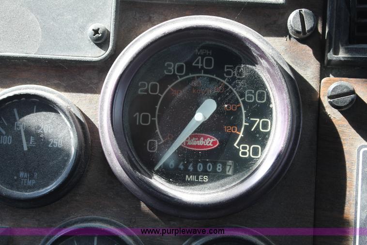 image for item J1446 1999 Peterbilt 377 semi truck