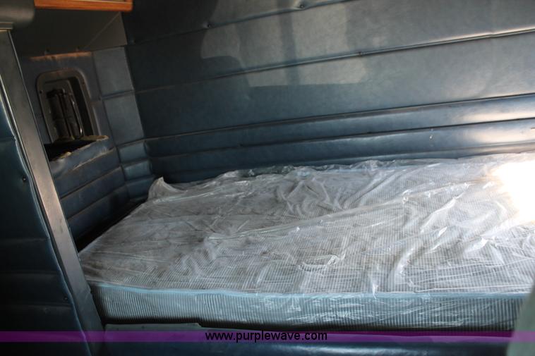 image for item J1446 1999 Peterbilt 377 semi truck