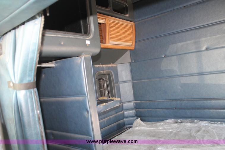 image for item J1446 1999 Peterbilt 377 semi truck