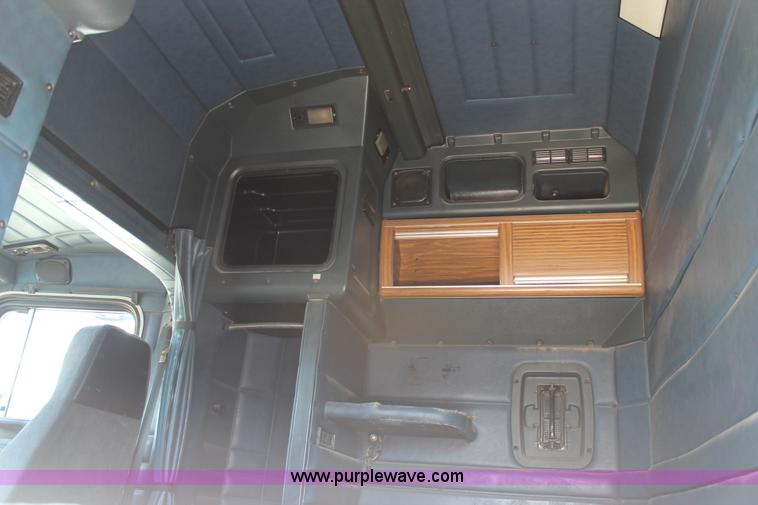 image for item J1446 1999 Peterbilt 377 semi truck