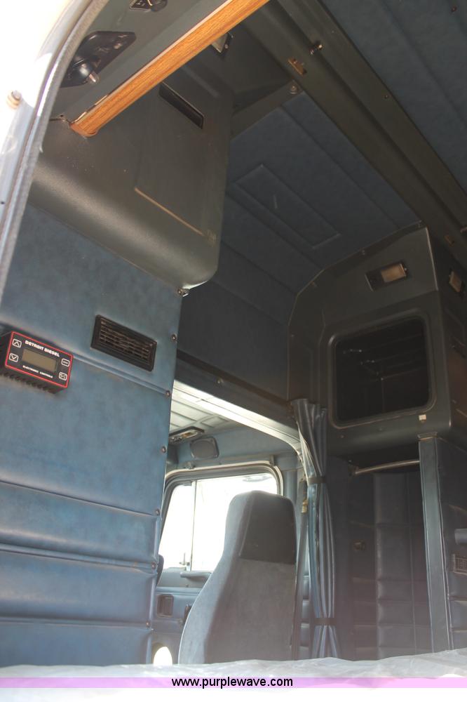 image for item J1446 1999 Peterbilt 377 semi truck