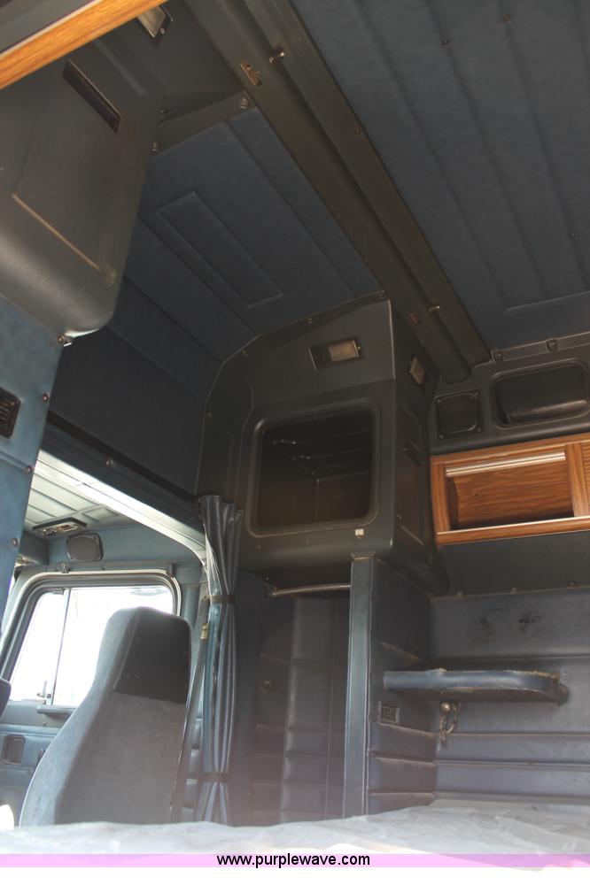 image for item J1446 1999 Peterbilt 377 semi truck