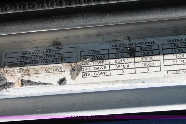 image for item J1446 1999 Peterbilt 377 semi truck