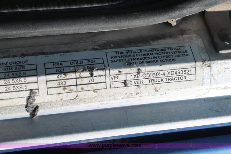 image for item J1446 1999 Peterbilt 377 semi truck