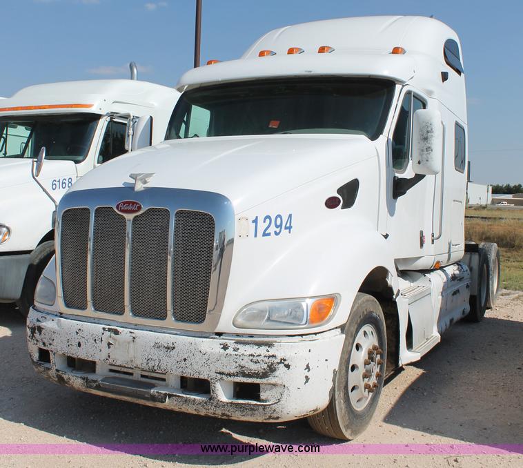 image for item J1447 2001 Peterbilt 387 semi truck