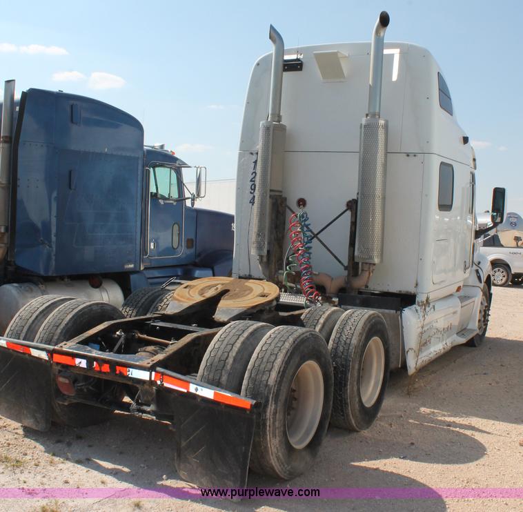 image for item J1447 2001 Peterbilt 387 semi truck