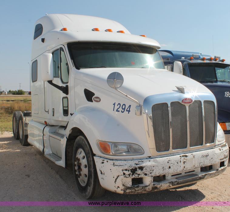 image for item J1447 2001 Peterbilt 387 semi truck