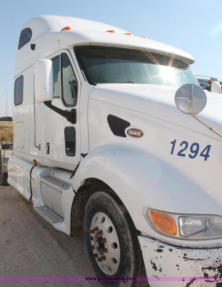 image for item J1447 2001 Peterbilt 387 semi truck