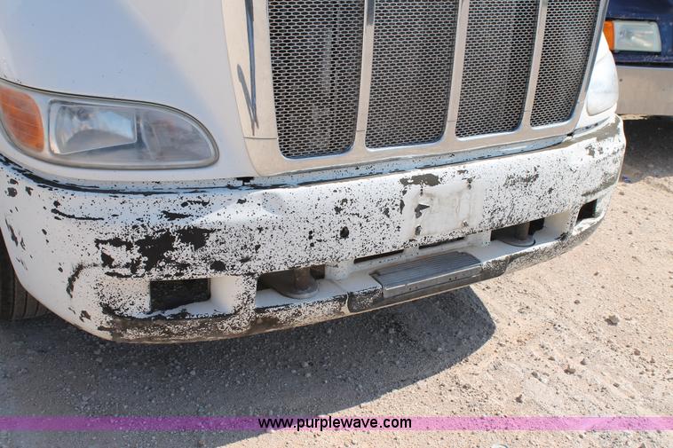 image for item J1447 2001 Peterbilt 387 semi truck