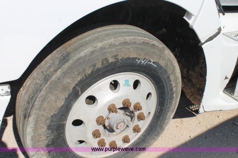 image for item J1447 2001 Peterbilt 387 semi truck