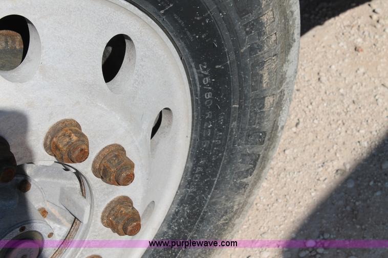 image for item J1447 2001 Peterbilt 387 semi truck