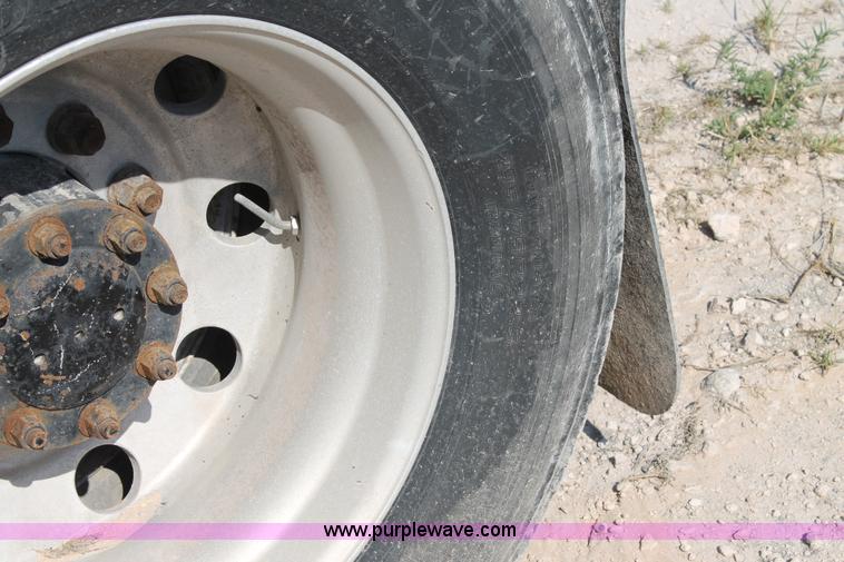 image for item J1447 2001 Peterbilt 387 semi truck