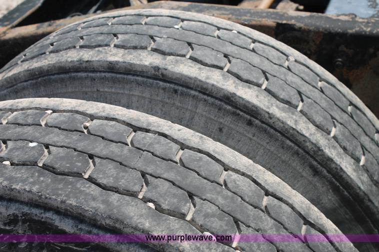 image for item J1447 2001 Peterbilt 387 semi truck