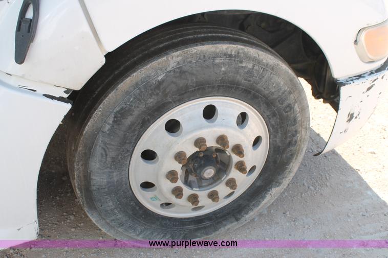 image for item J1447 2001 Peterbilt 387 semi truck