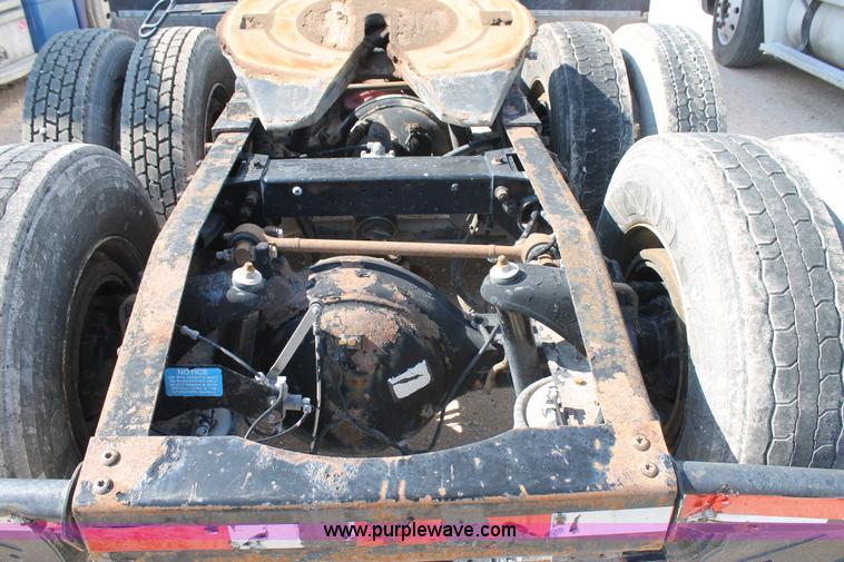 image for item J1447 2001 Peterbilt 387 semi truck