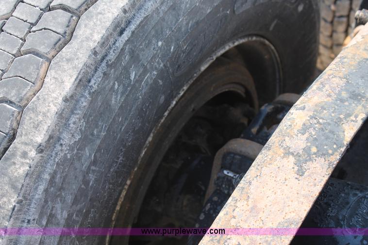 image for item J1447 2001 Peterbilt 387 semi truck