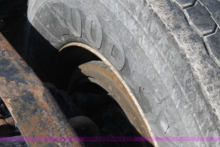 image for item J1447 2001 Peterbilt 387 semi truck