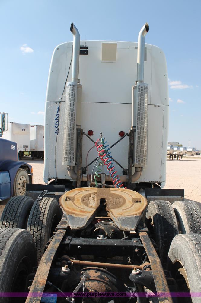 image for item J1447 2001 Peterbilt 387 semi truck