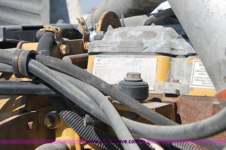 image for item J1447 2001 Peterbilt 387 semi truck