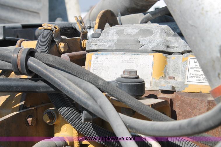 image for item J1447 2001 Peterbilt 387 semi truck