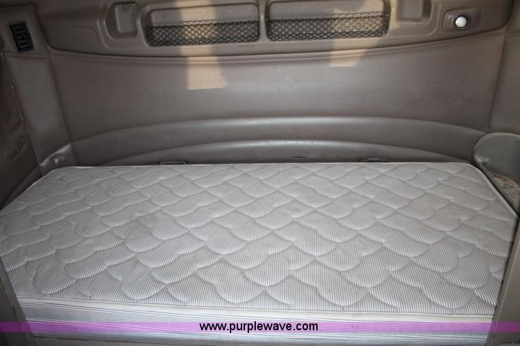 image for item J1447 2001 Peterbilt 387 semi truck