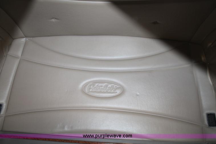 image for item J1447 2001 Peterbilt 387 semi truck