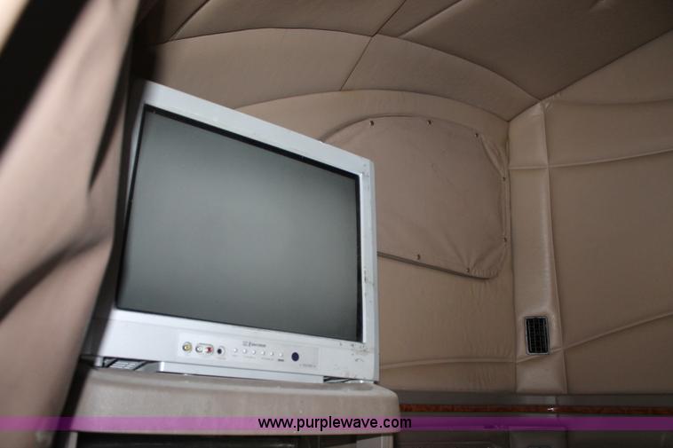 image for item J1447 2001 Peterbilt 387 semi truck