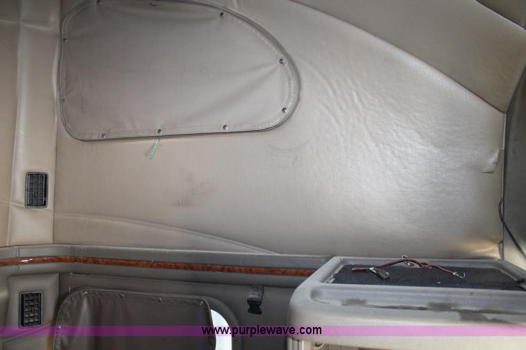 image for item J1447 2001 Peterbilt 387 semi truck