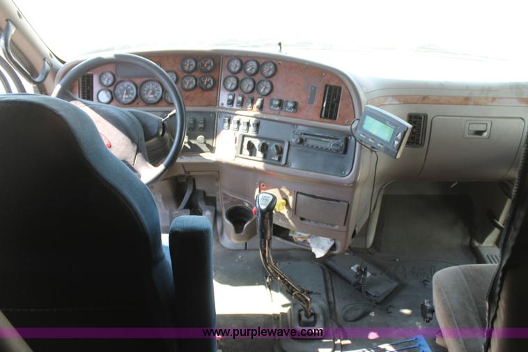 image for item J1447 2001 Peterbilt 387 semi truck