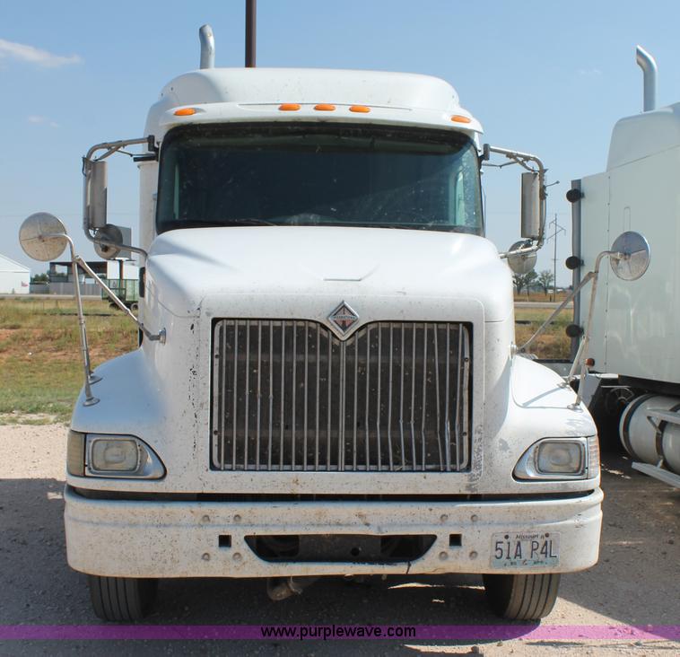 image for item J1449 2006 International 9400i semi truck