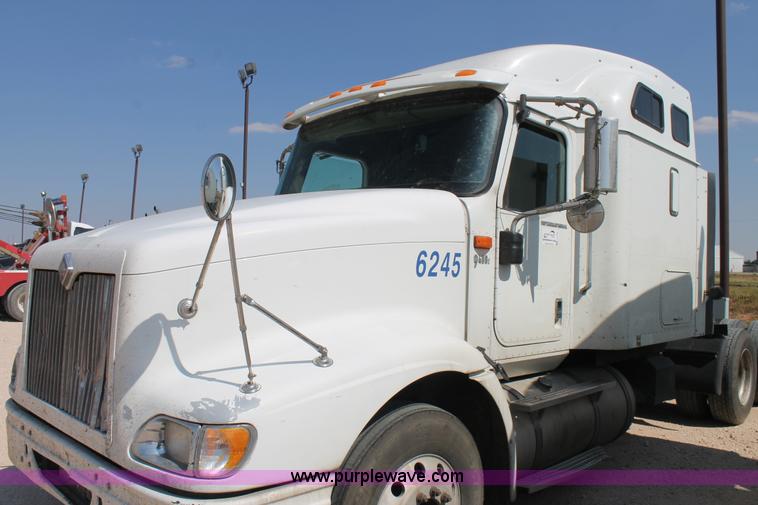 image for item J1449 2006 International 9400i semi truck