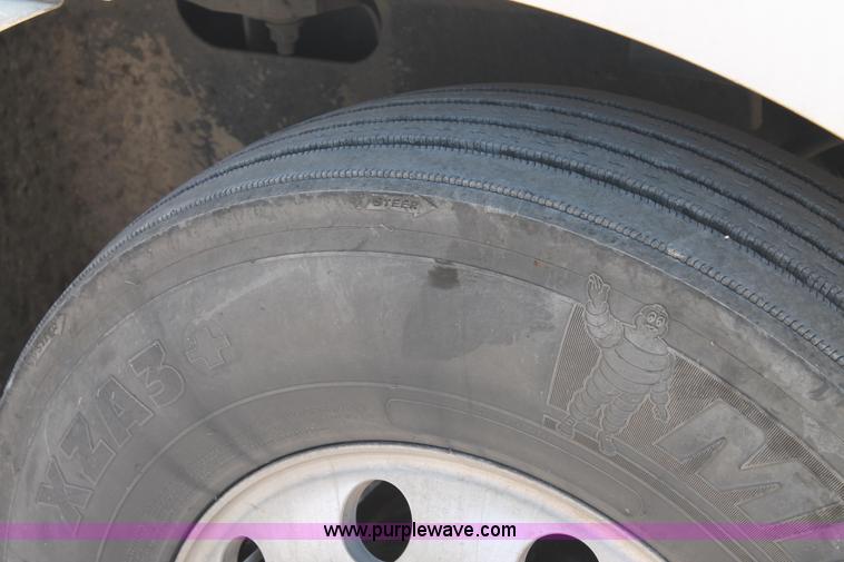 image for item J1449 2006 International 9400i semi truck